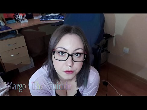❤️ Секси девојка со наочари длабоко го цица дилдото на камерата ️❌ Супер секс на mk.risegame.top ❤